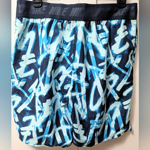 NIKE, Glow Diverge 9-inch E-Board Swim Trunks, Size Medium, EUC. - Picture 8 of 10